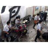 미니 라이브에서는 니세코 고등학교 학생들과 선생님에 의한 밴드도 열연했습니다.