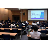 講義を行う株式会社未来教育・水野代表取締役